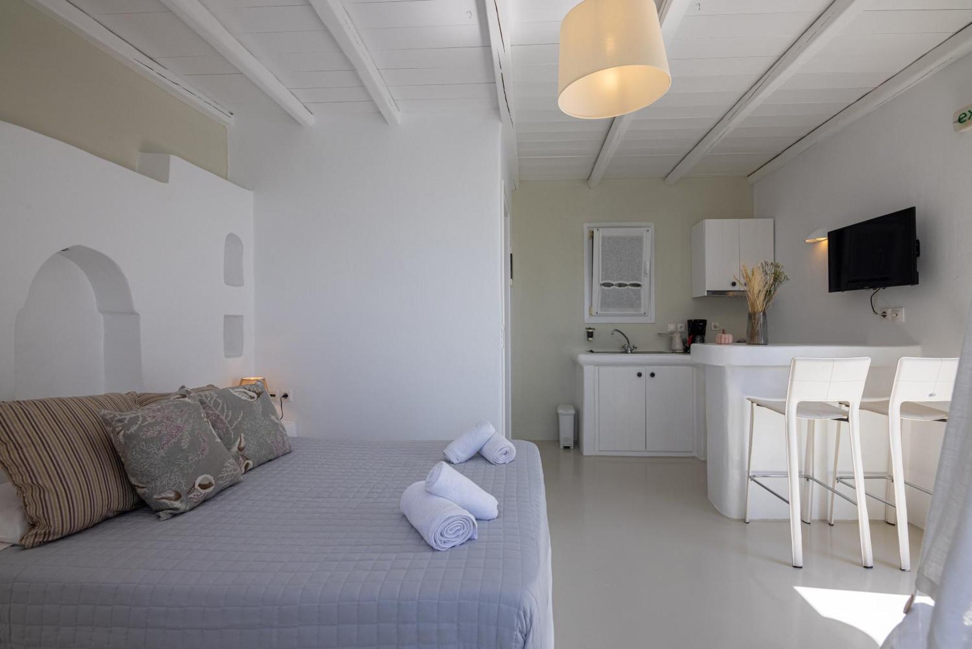 Soulmate'S Suites Tinos Киония Экстерьер фото