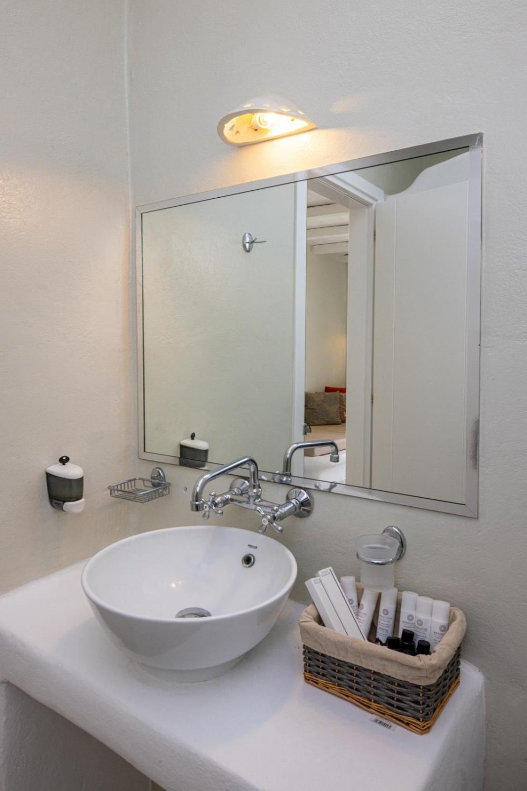 Soulmate'S Suites Tinos Киония Экстерьер фото